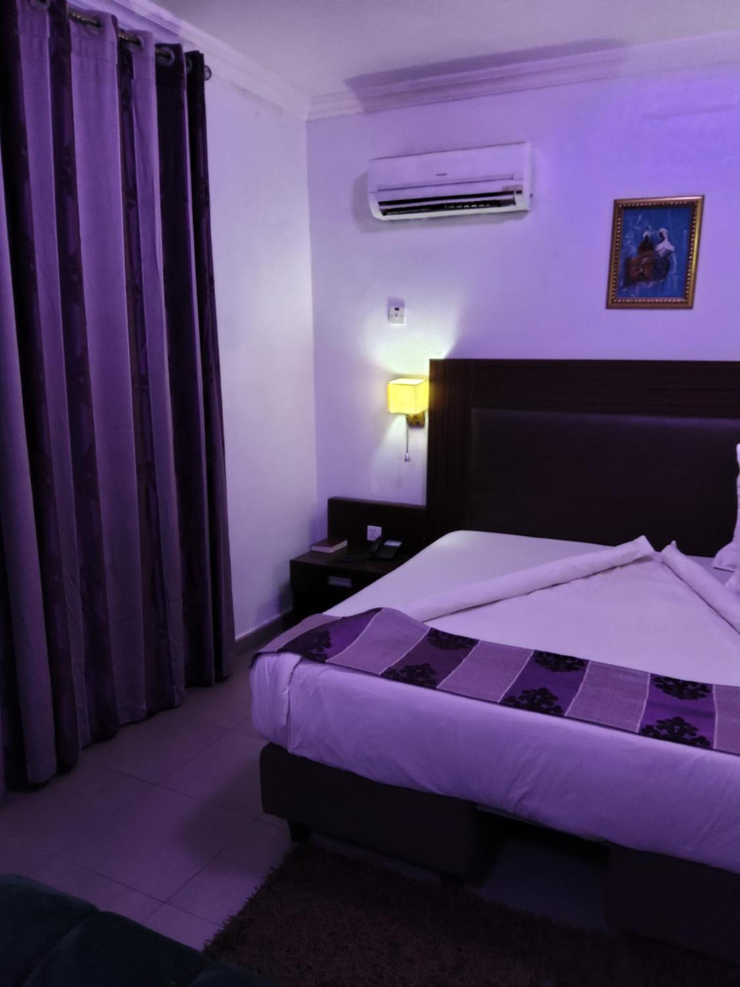 Crownedge Hotels Ikeja Exterior photo