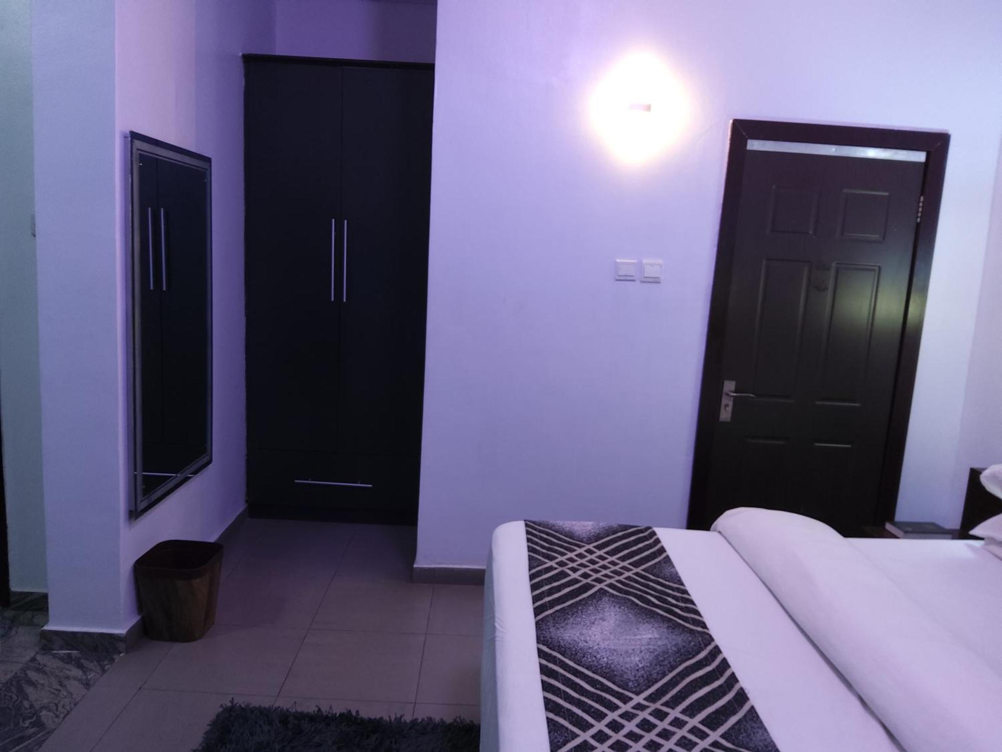 Crownedge Hotels Ikeja Exterior photo