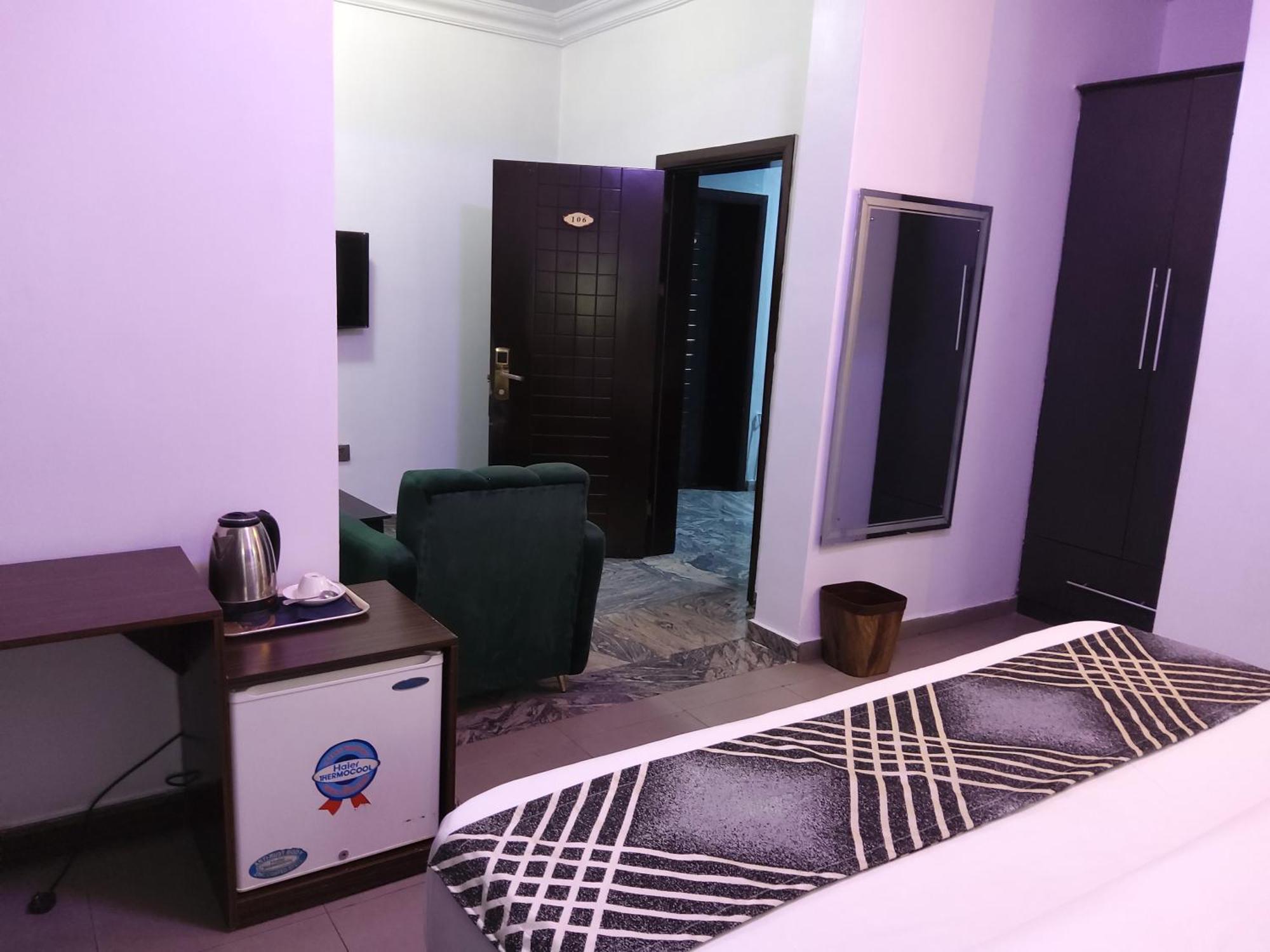 Crownedge Hotels Ikeja Exterior photo