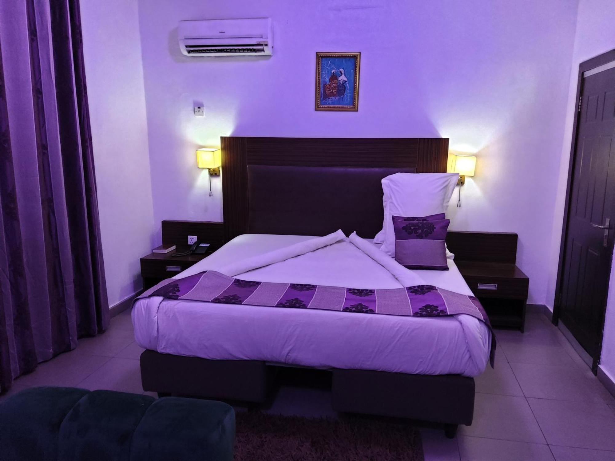 Crownedge Hotels Ikeja Exterior photo