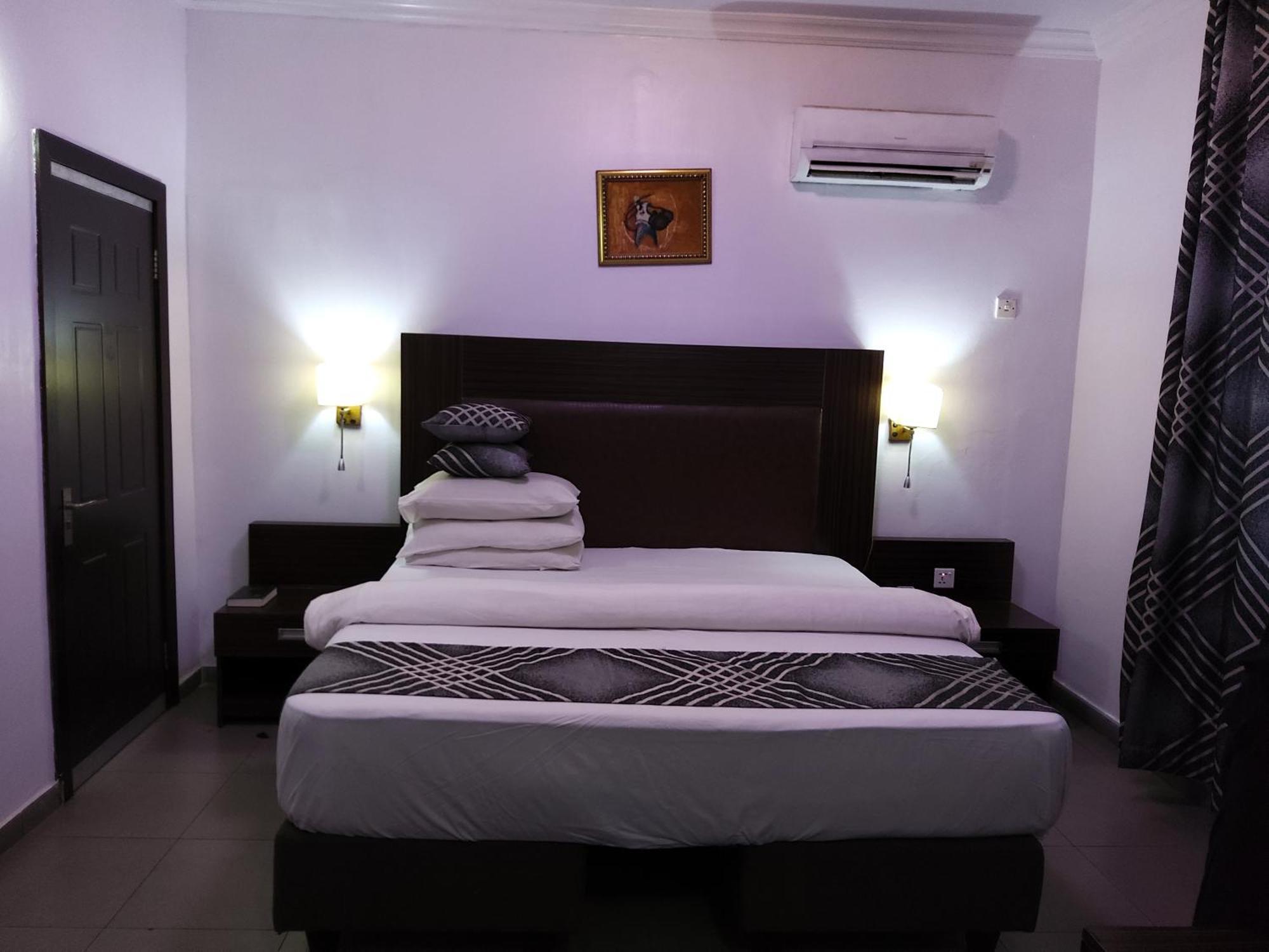 Crownedge Hotels Ikeja Exterior photo