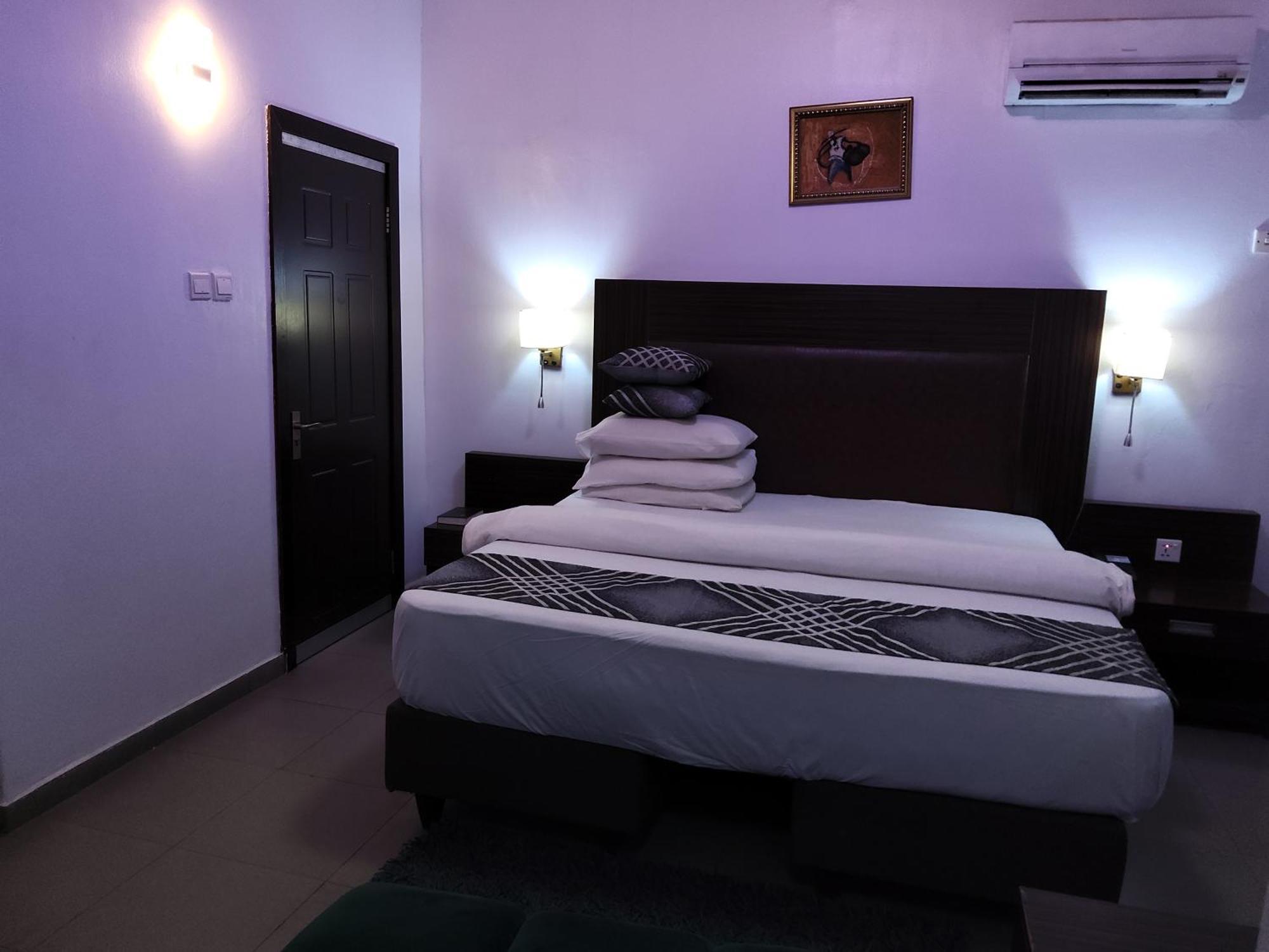 Crownedge Hotels Ikeja Exterior photo
