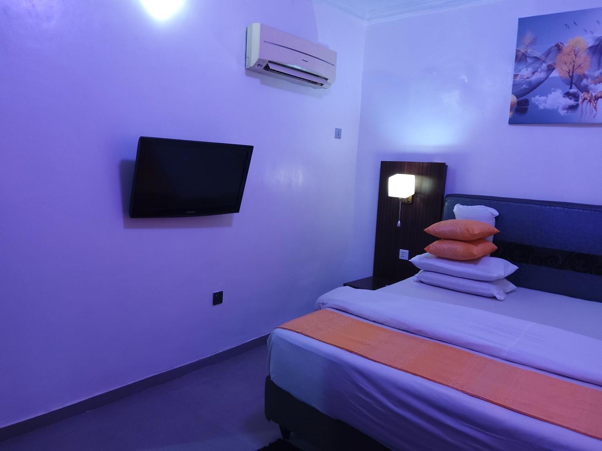 Crownedge Hotels Ikeja Exterior photo