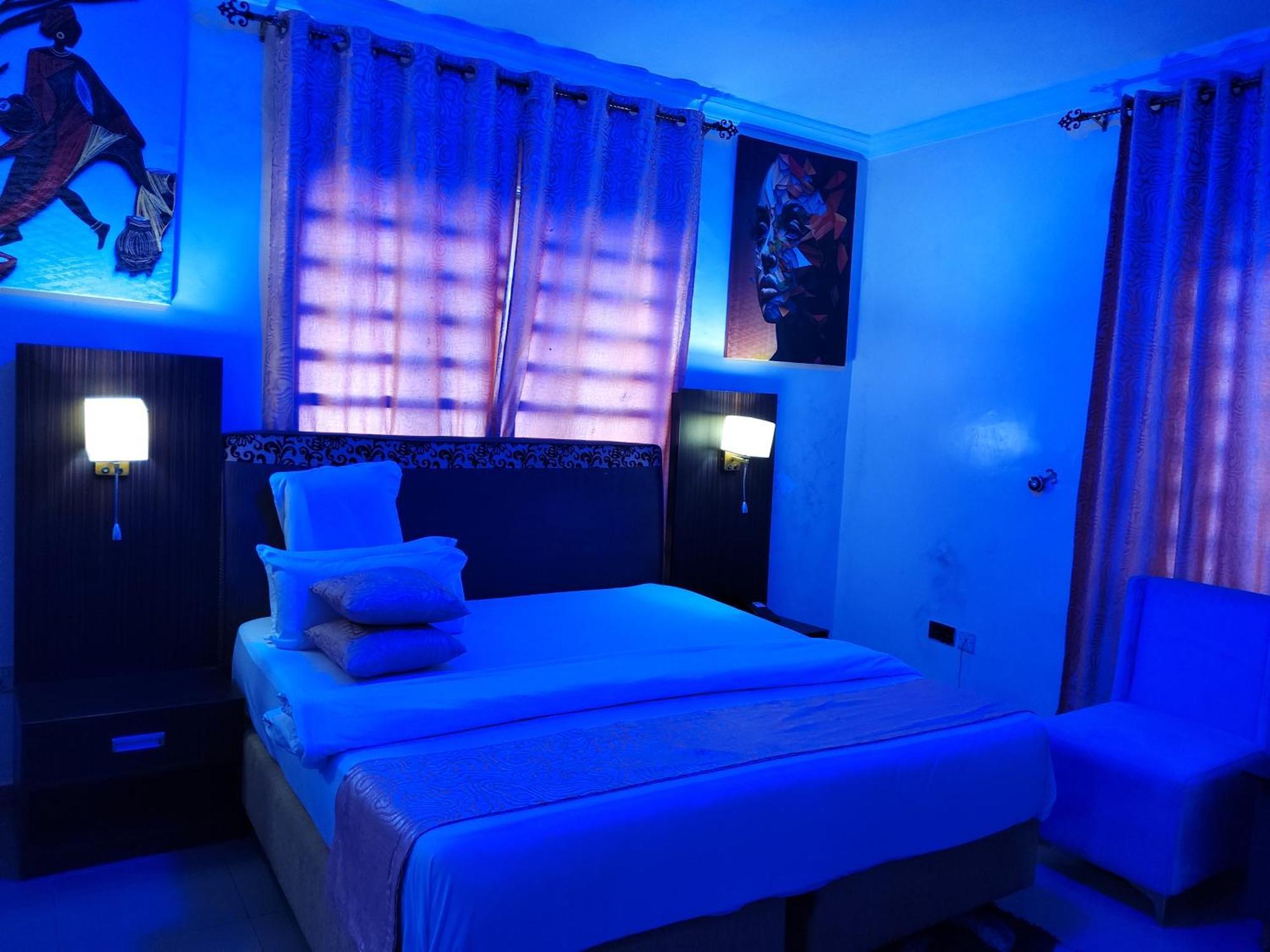 Crownedge Hotels Ikeja Exterior photo
