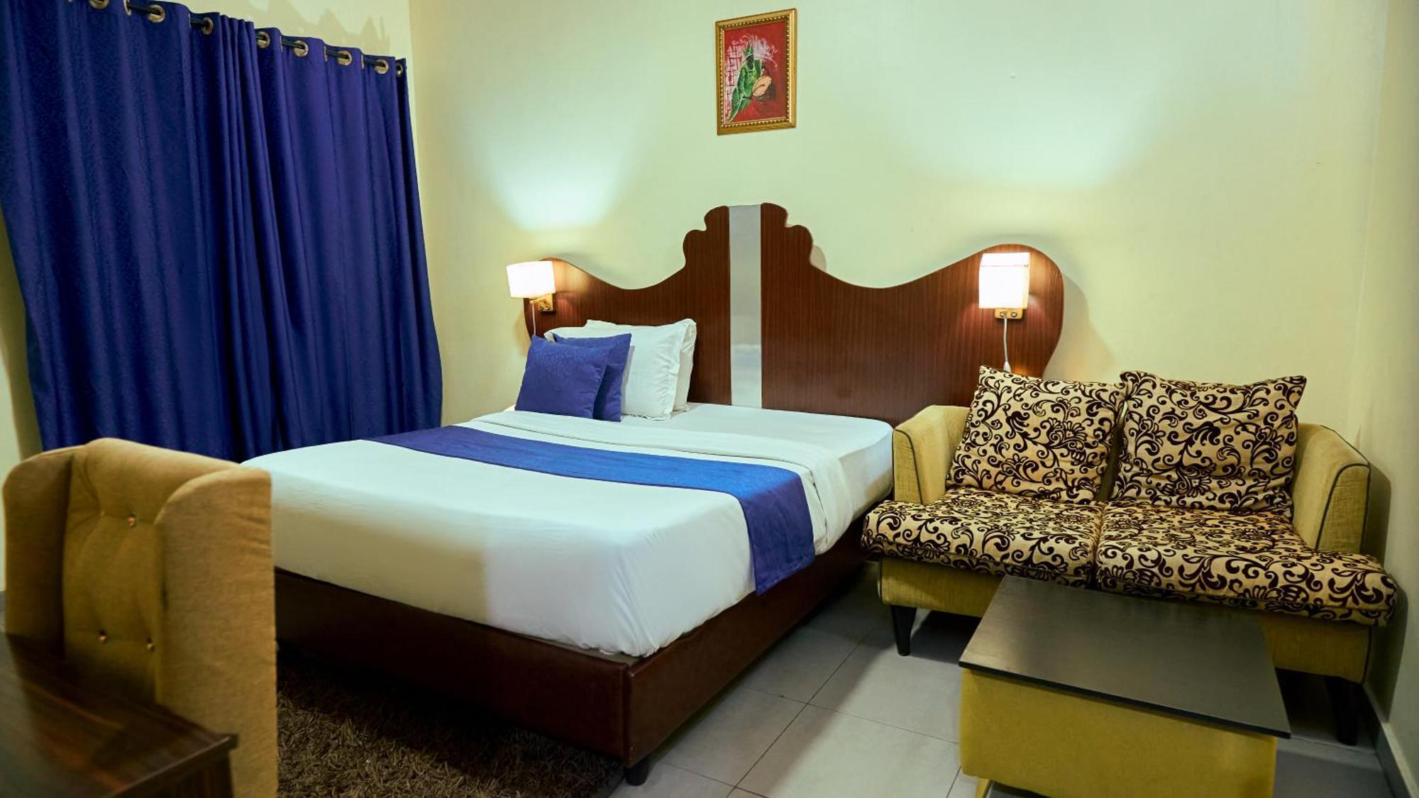 Crownedge Hotels Ikeja Exterior photo