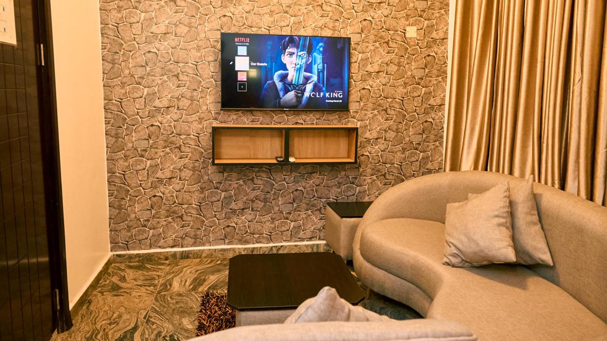 Crownedge Hotels Ikeja Exterior photo