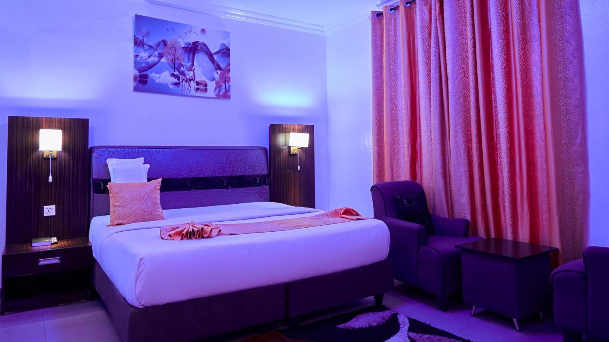 Crownedge Hotels Ikeja Exterior photo