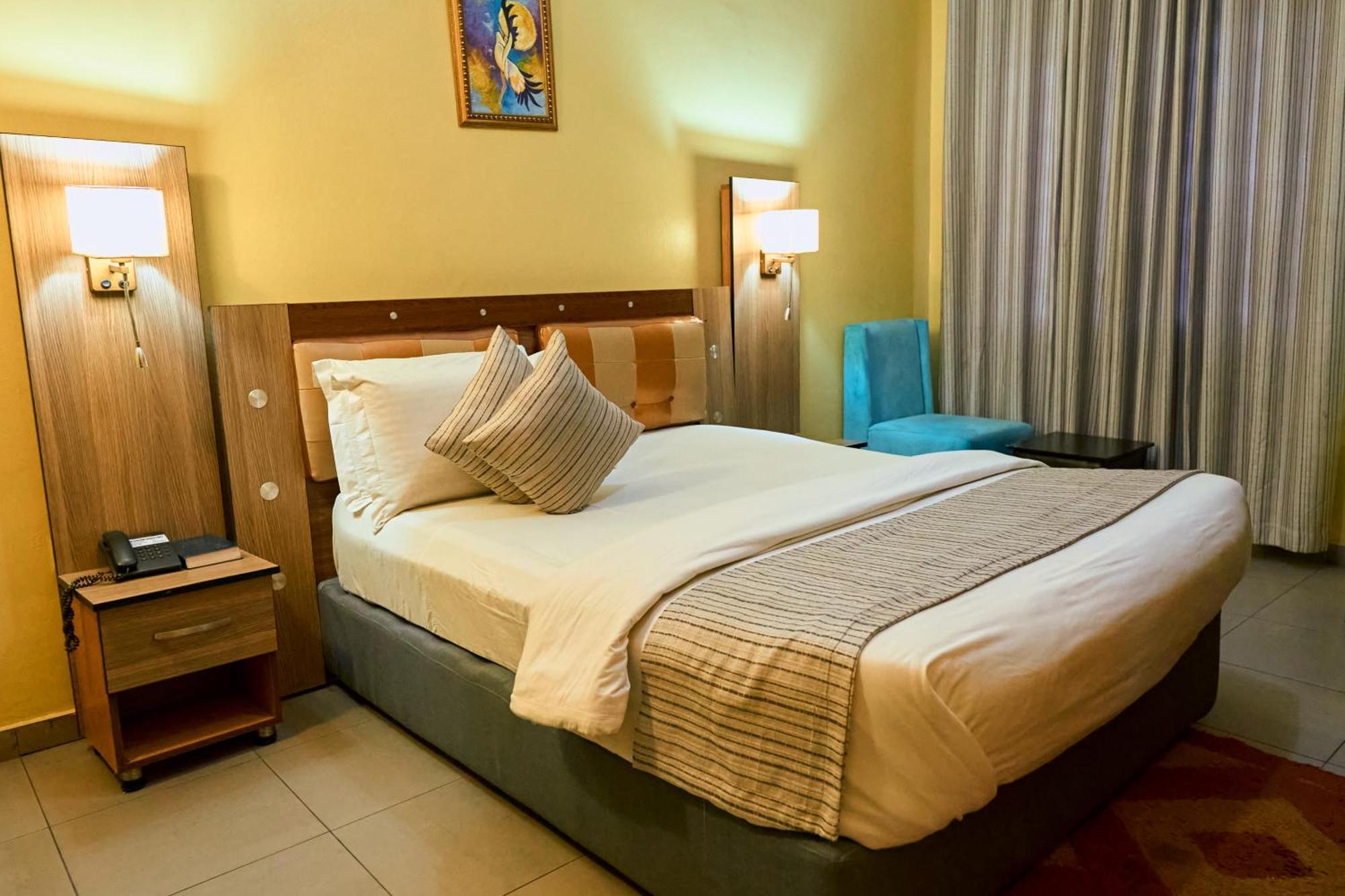 Crownedge Hotels Ikeja Exterior photo