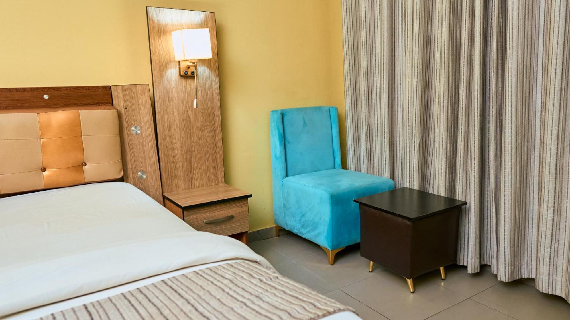 Crownedge Hotels Ikeja Exterior photo