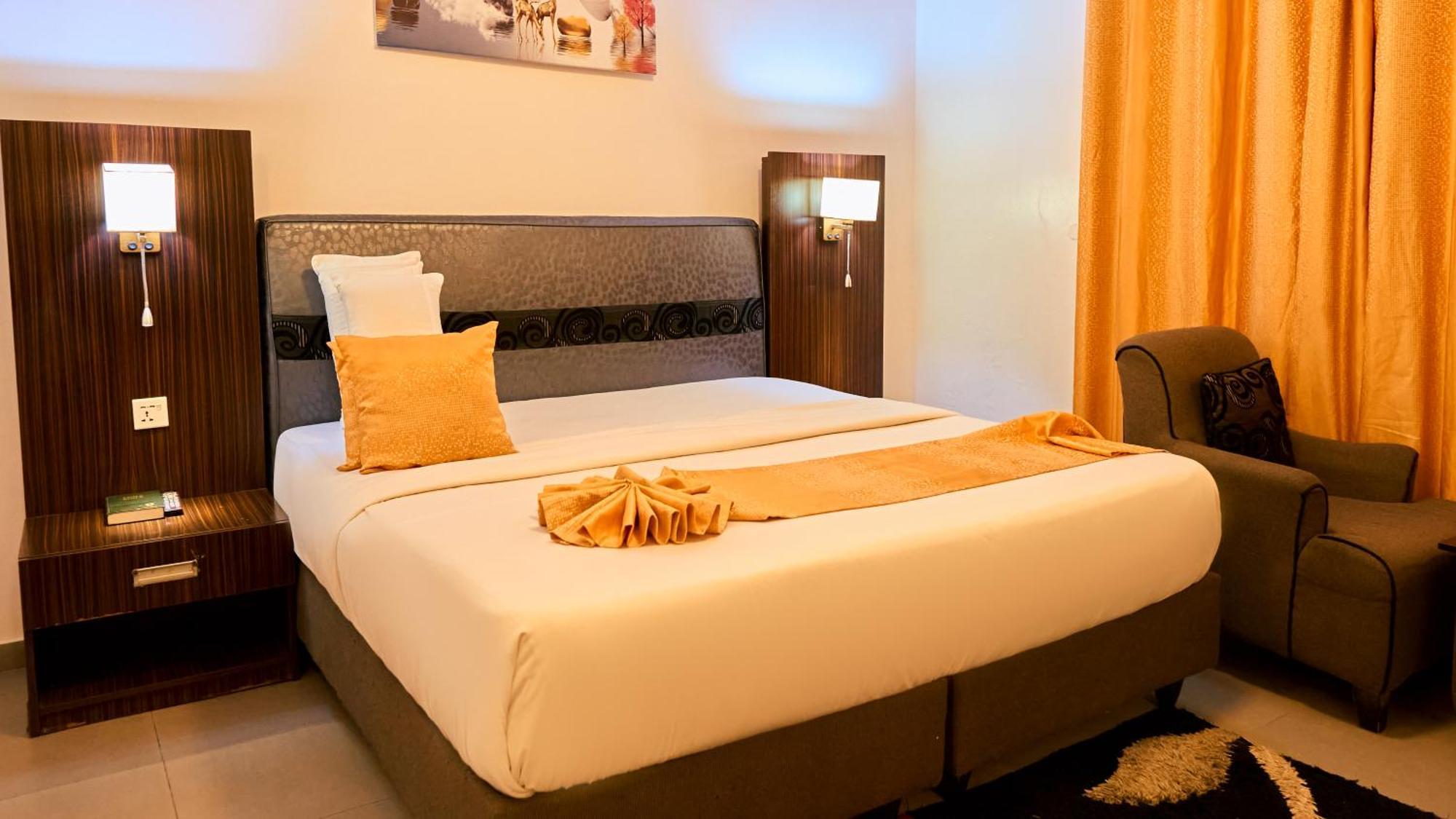 Crownedge Hotels Ikeja Exterior photo