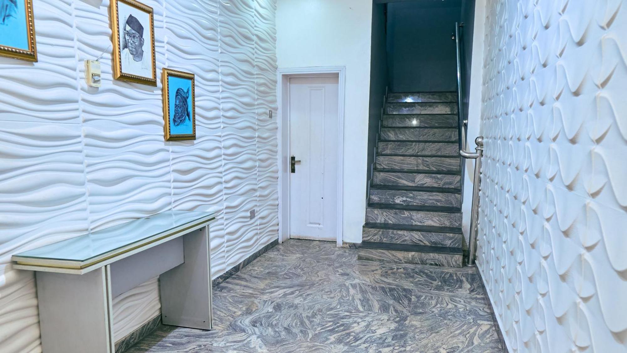 Crownedge Hotels Ikeja Exterior photo