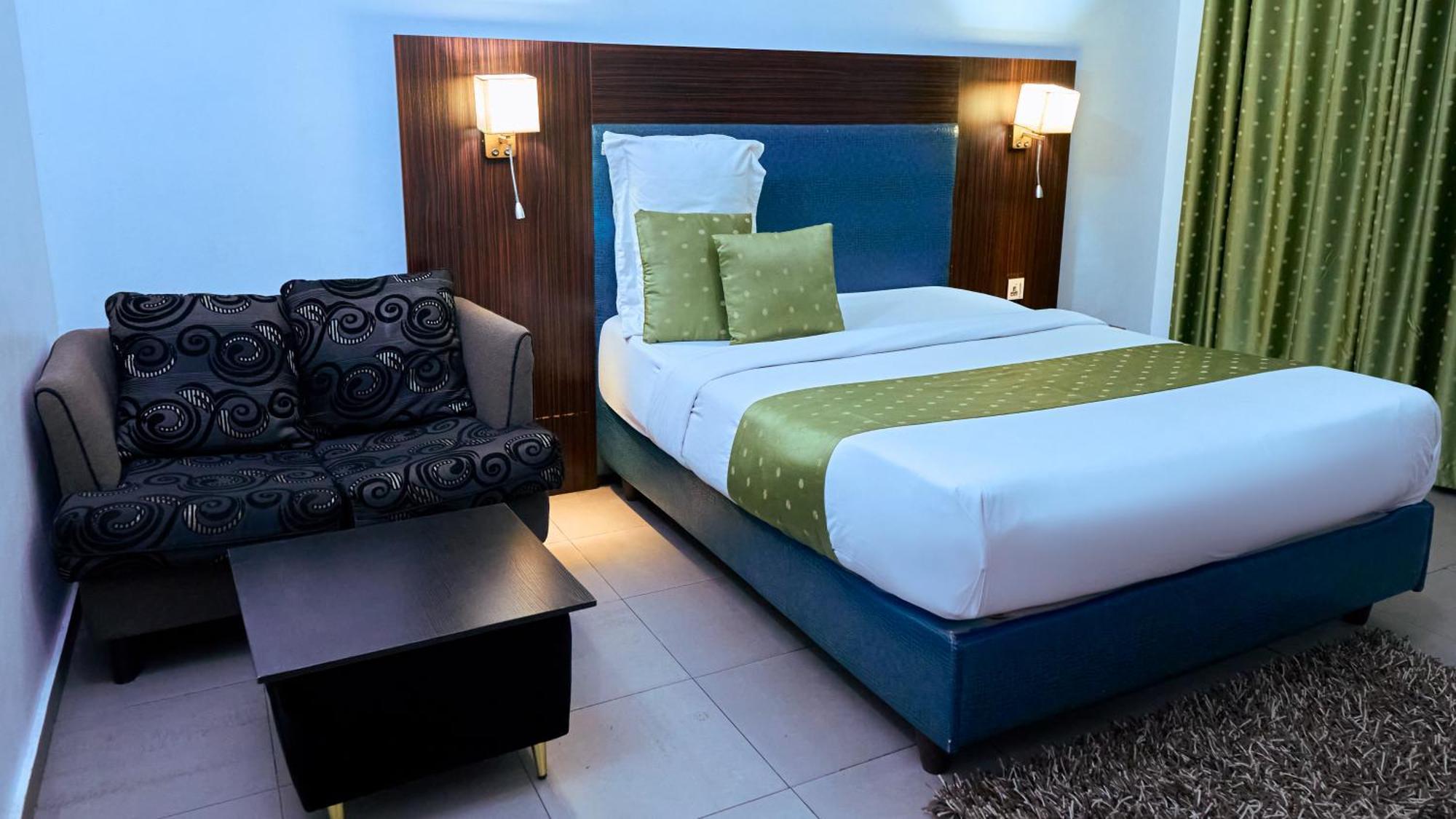 Crownedge Hotels Ikeja Exterior photo