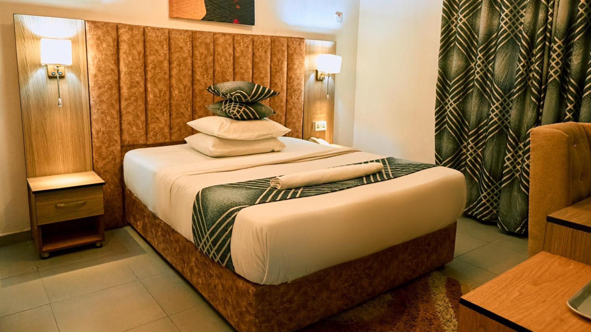 Crownedge Hotels Ikeja Exterior photo