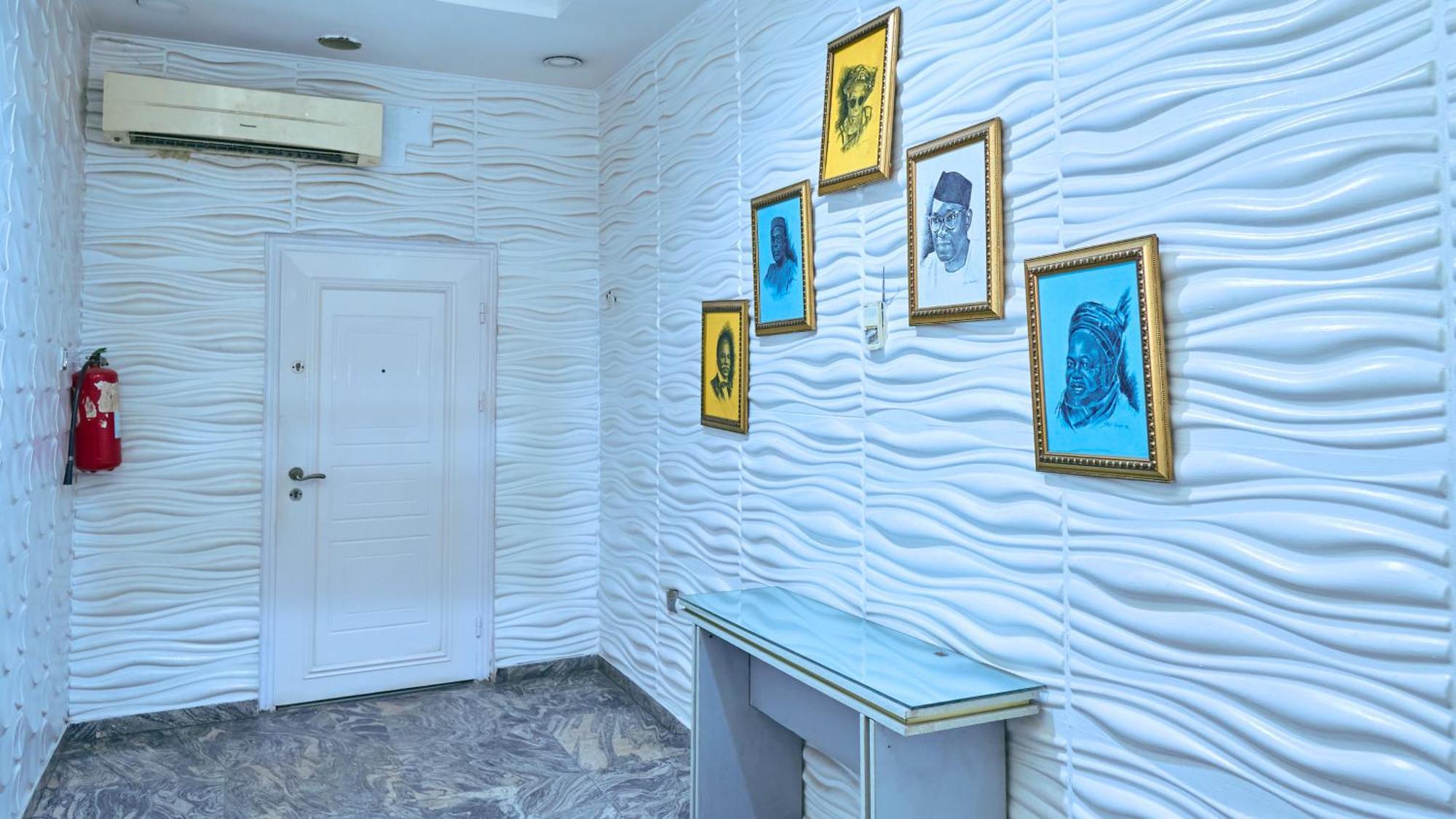 Crownedge Hotels Ikeja Exterior photo