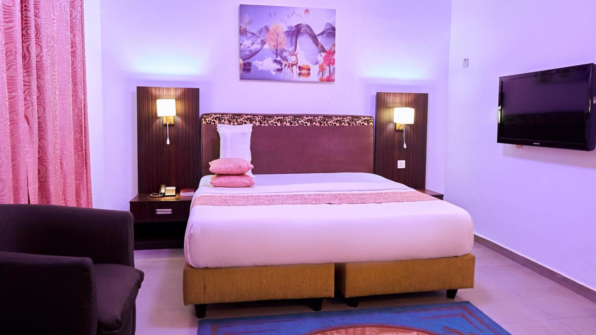 Crownedge Hotels Ikeja Exterior photo