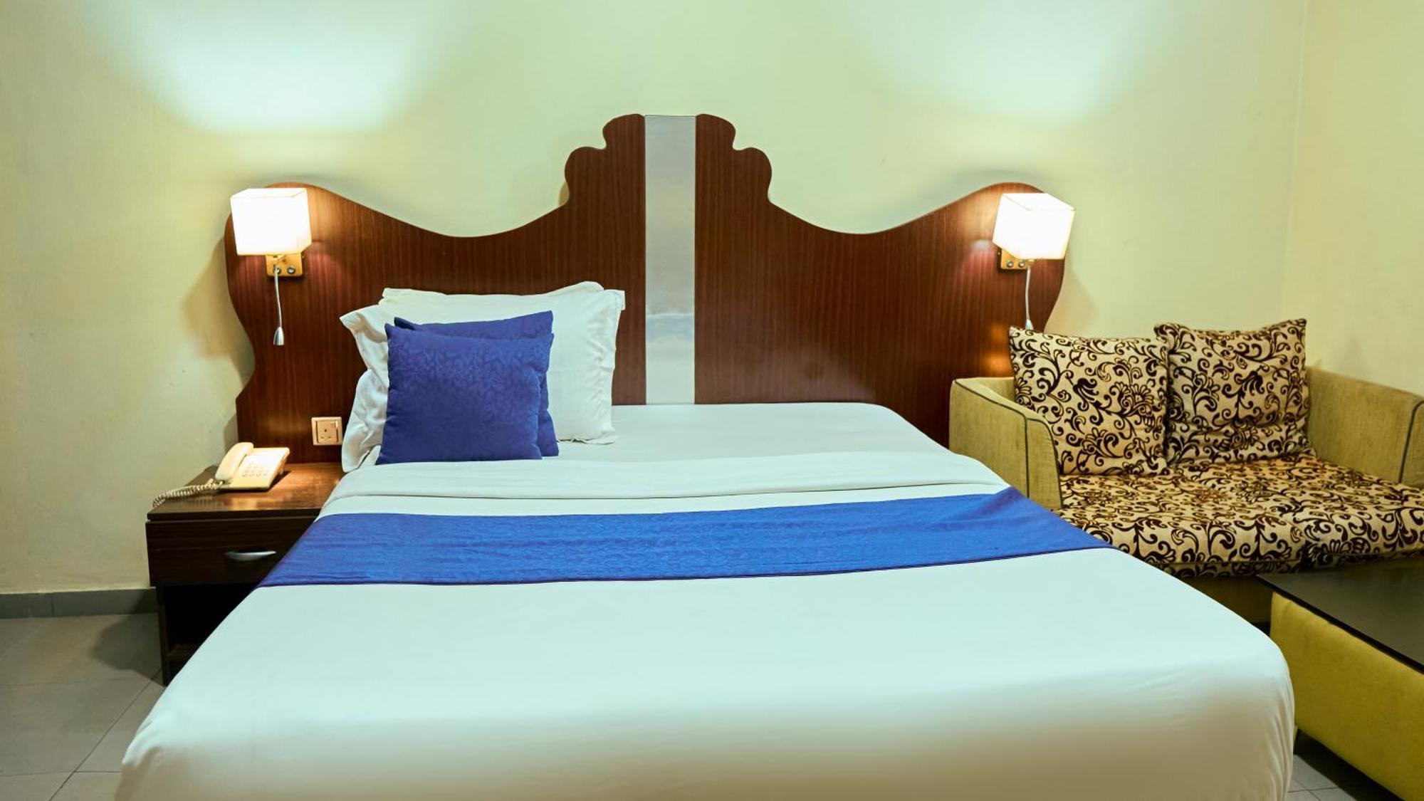 Crownedge Hotels Ikeja Exterior photo