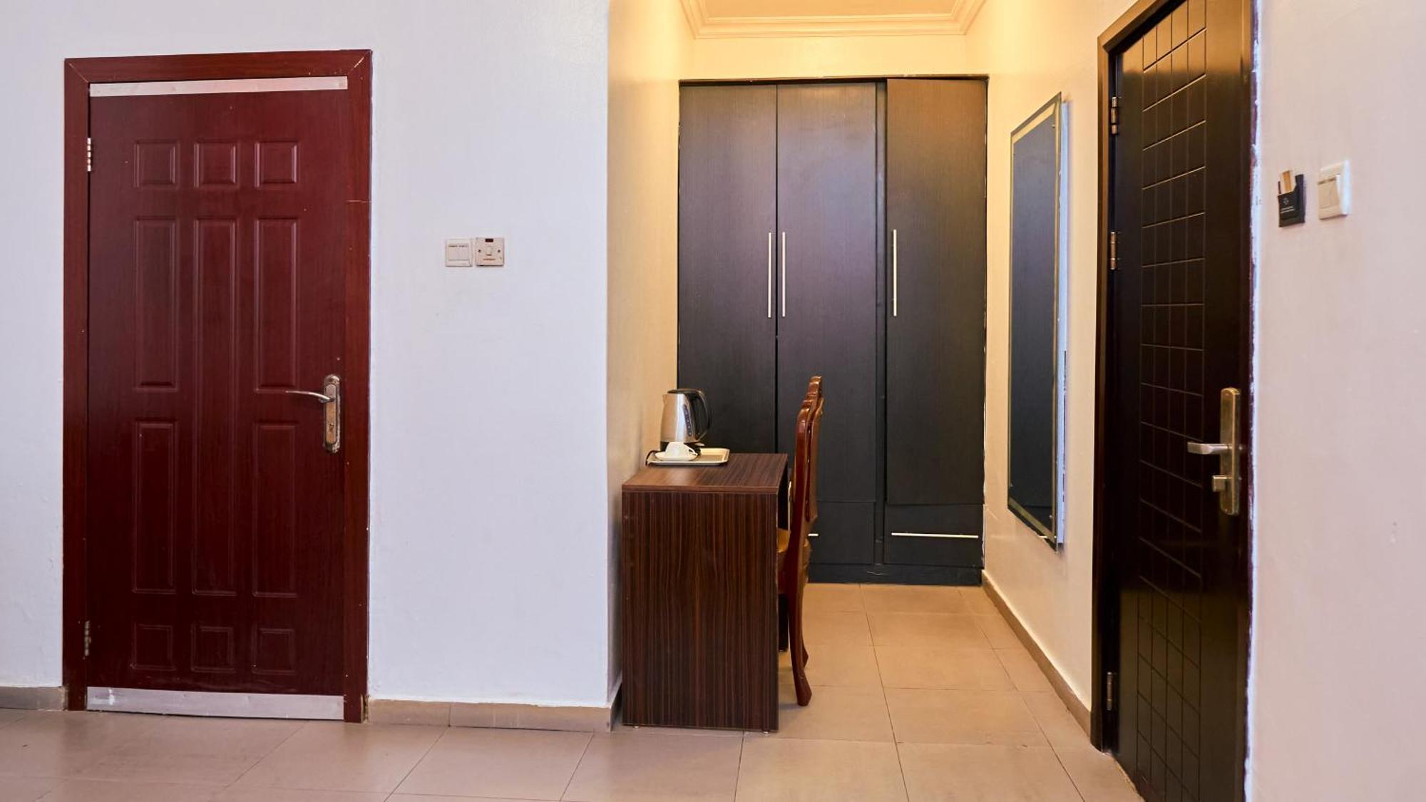 Crownedge Hotels Ikeja Exterior photo
