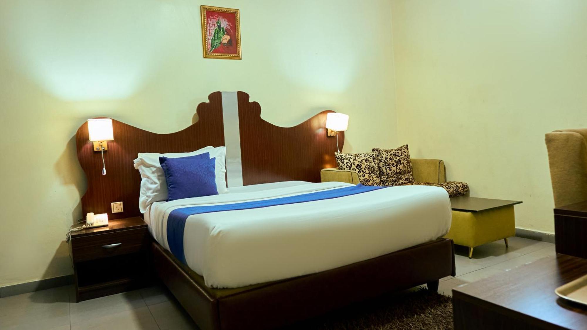 Crownedge Hotels Ikeja Exterior photo